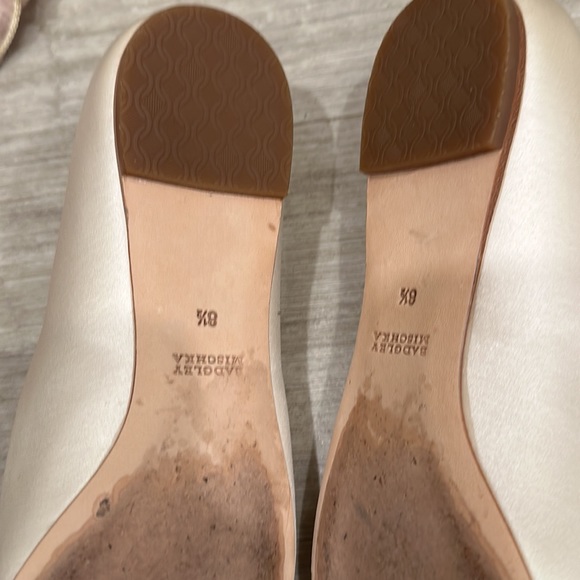 Badgley Mischka light goal flats with cristal stone. Size 8.5 - Picture 5 of 6